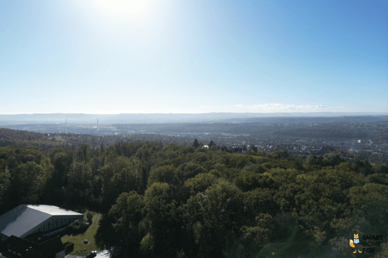 Eine kontrastreiche Landschaftsaufnahme der DJI Mini 3 Pro.